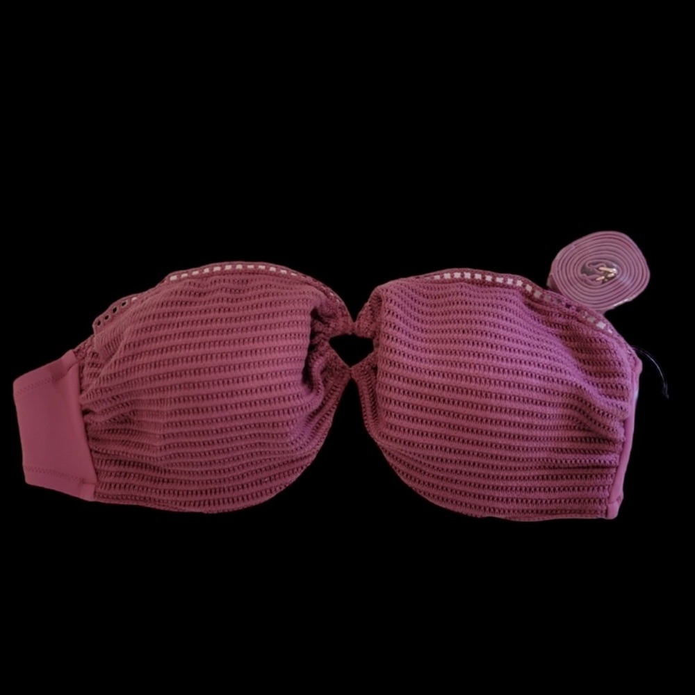 SHADE & SHORE NWT Women's Crochet
NWT
Bandeau Bikini Top Pink 34DD